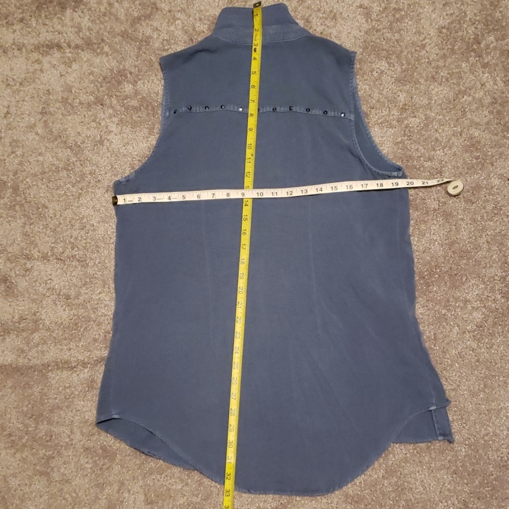 Sleeveless button down - Picture 3 of 4